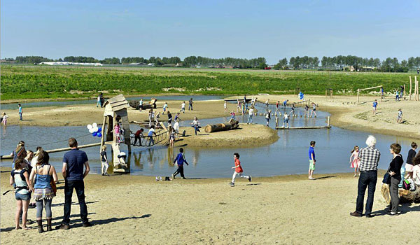 park21-speeltuin-oversteken-huisje-touwbrug.jpg